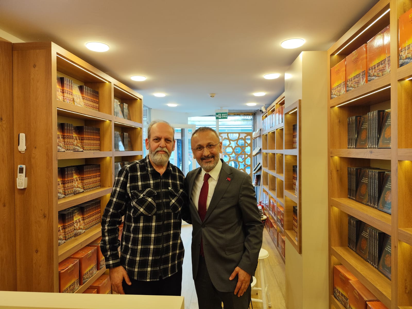 Eyüpsultan Belediye Başkanı Dr. Mithat Bülent Özmen’in Kitabevimizi Ziyareti